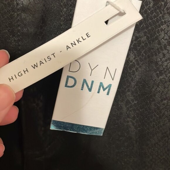 NWT Dynamite Kate Ultra High Rise Snakeskin Skinny Jeans - Picture 5 of 10